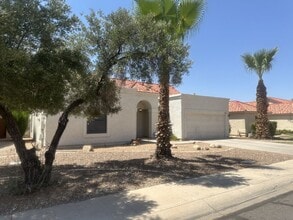 Building Photo - 1249 E Laurel Ave