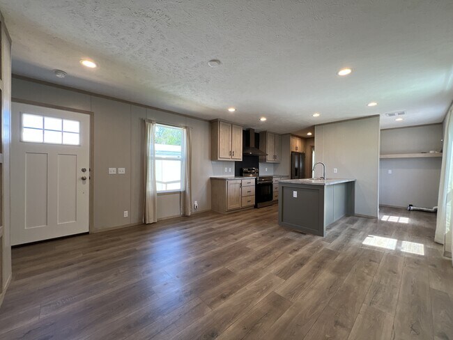 Foto del edificio - 15462 Lewis Rd