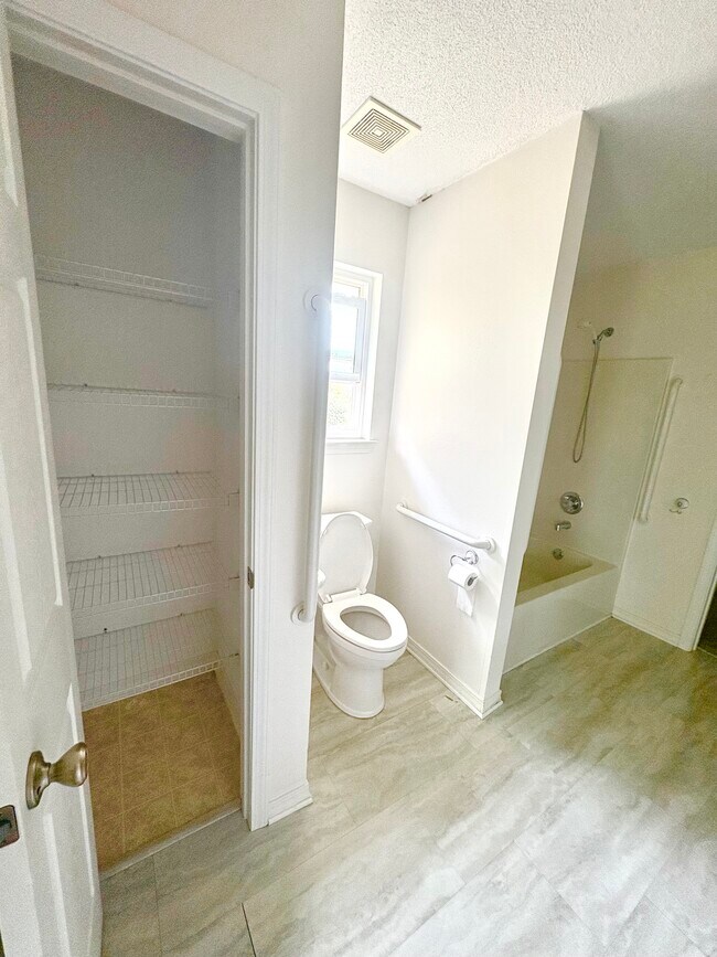 Building Photo - 6879 Cedar Ridge Cir