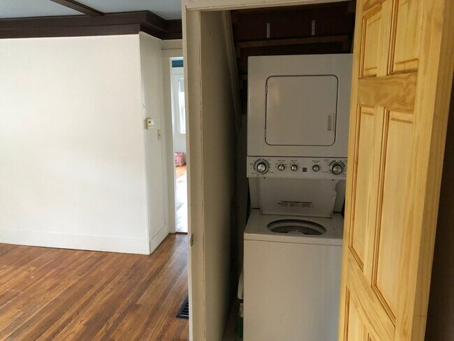 Foto del edificio - 165 N Main St