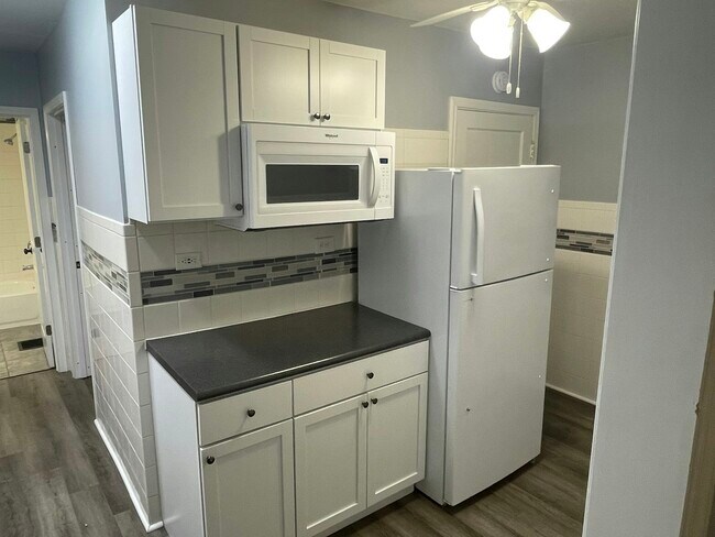 Building Photo - 1517 N Chester Ave