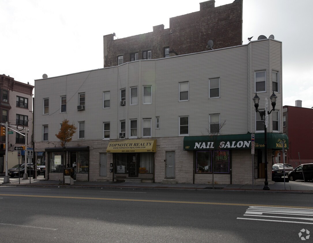 683687 Montgomery St, Jersey City, NJ 07306 683687 Montgomery St