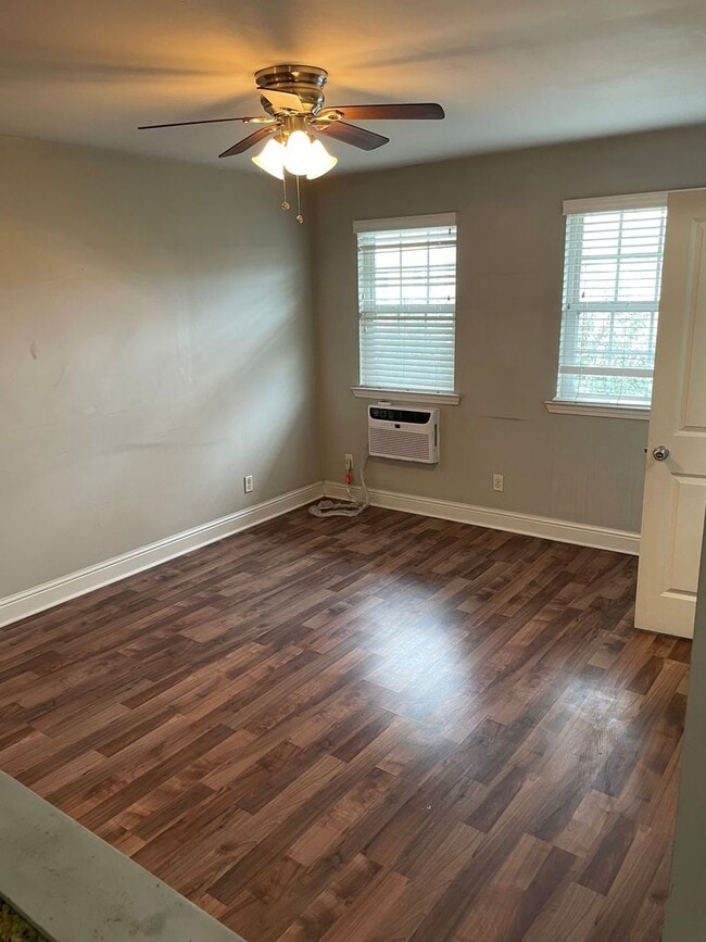 Photo - Renovated 1BD in Gated Complex! Washer/Dryer in unit! Apartment