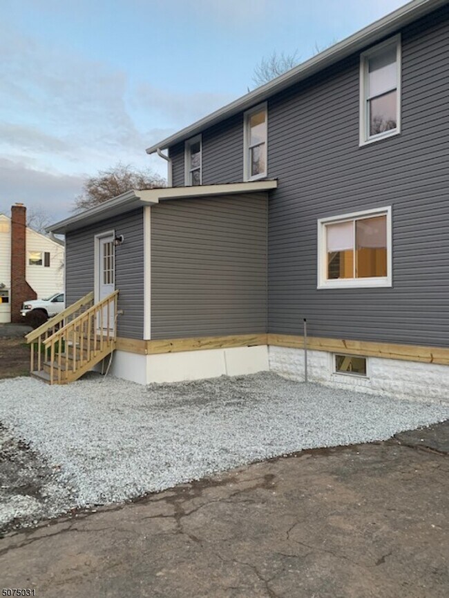 Building Photo - 186 Horseneck Rd