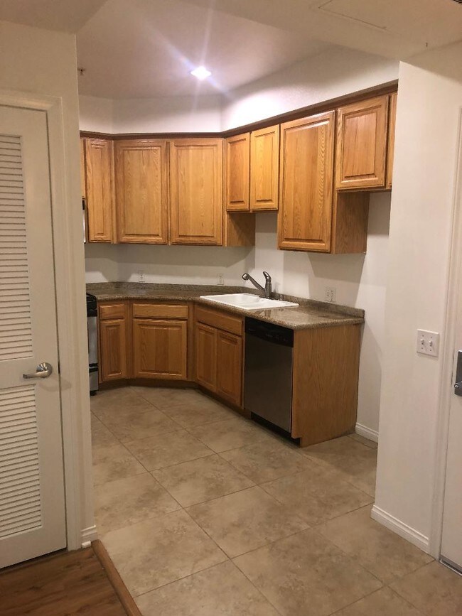 Foto del edificio - 4915 Whitsett Ave