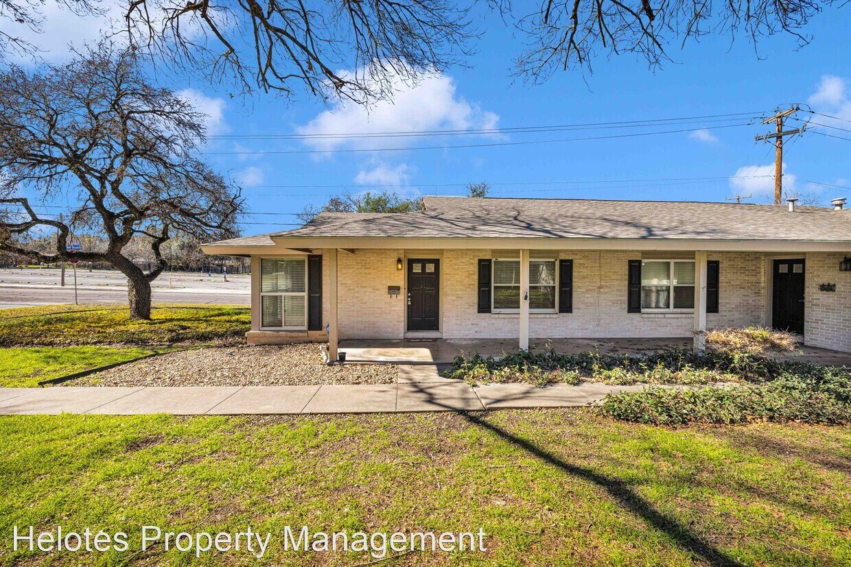 2 br, 1 bath House 103 Oakhurst Pl. House Rental in San Antonio, TX
