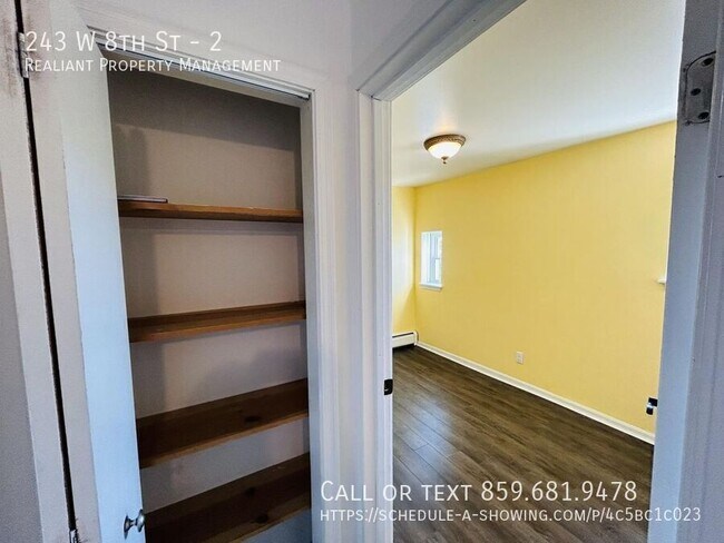 Foto del edificio - 243 W 8th St