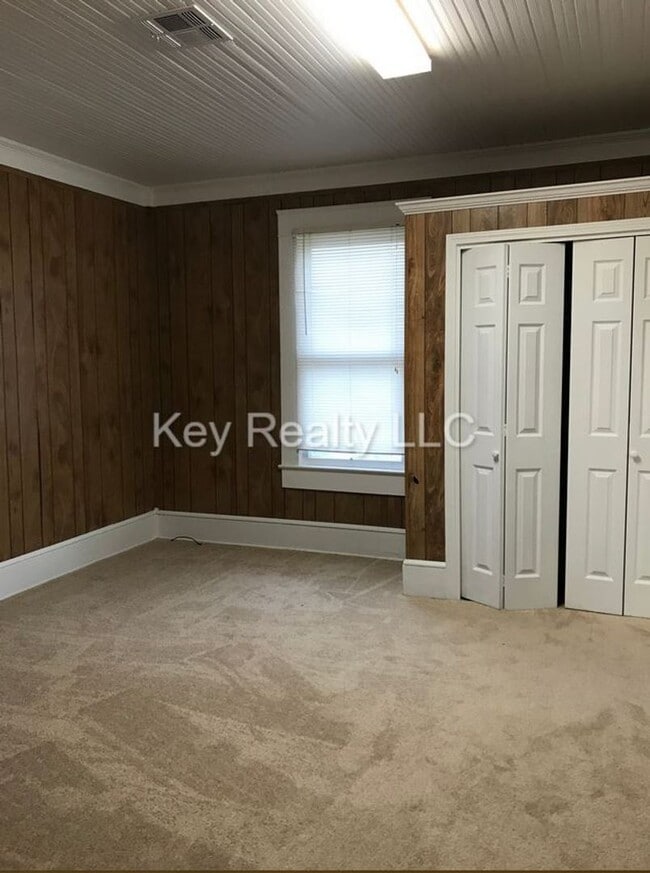 Building Photo - ****201 North 16th street - Alexandria MOV...