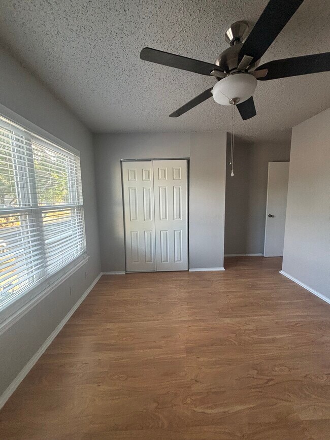 Foto del edificio - 9305 Autumn Sunrise