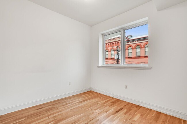 Foto del edificio - 127 Clinton St