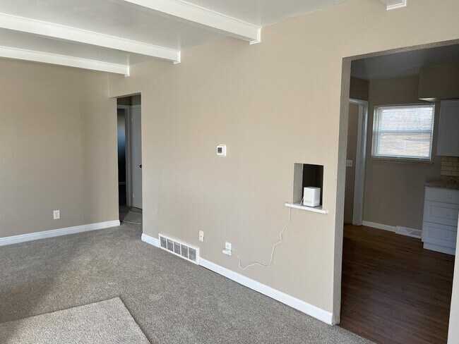 Building Photo - 1595 Valentia St