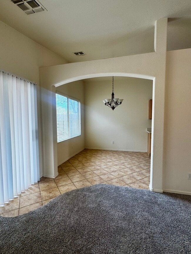 Foto del edificio - FOR RENT