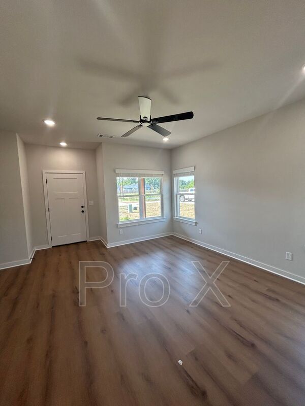 Foto del edificio - 623 Cosmos St