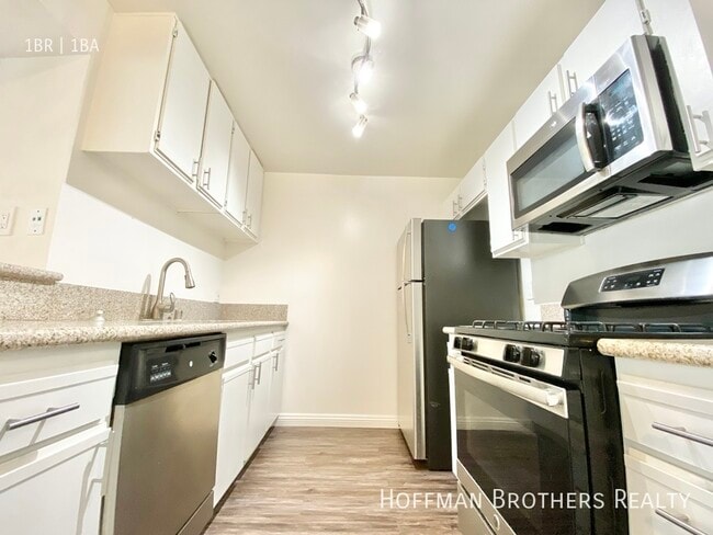 Building Photo - 1725 Grismer Ave