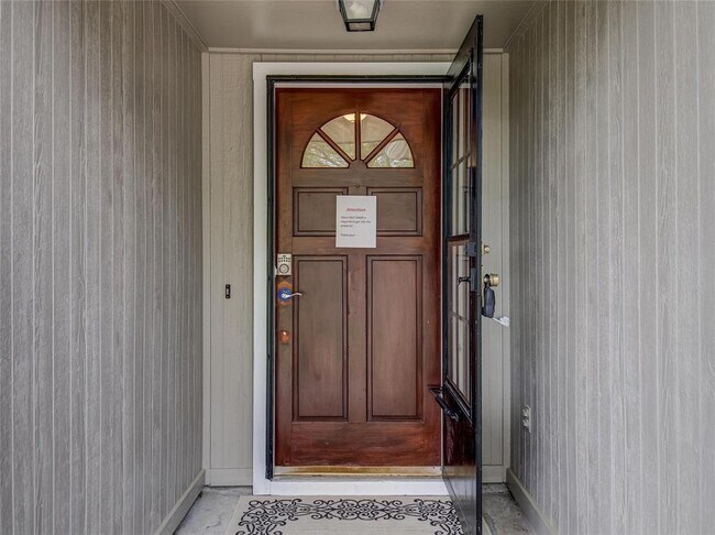 Foto del edificio - 7114 Buchanan Dr