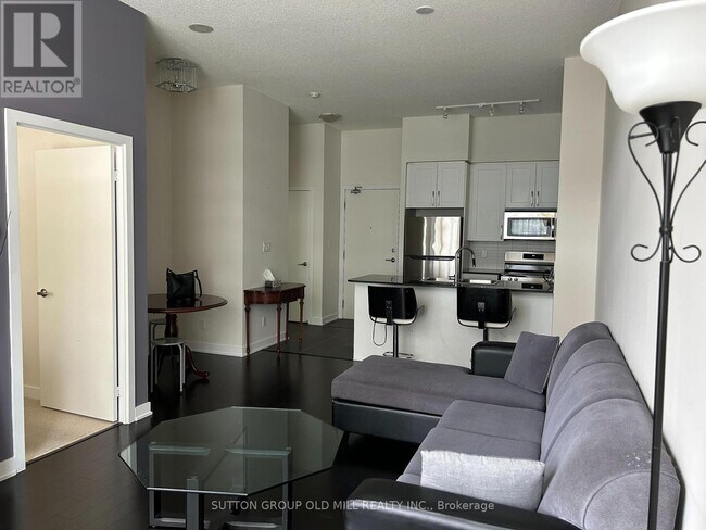 Photo du bâtiment - 4070-4070 Confederation Pkwy
