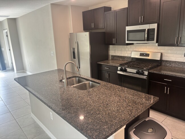 Foto del edificio - 9663 Channing Hill Dr