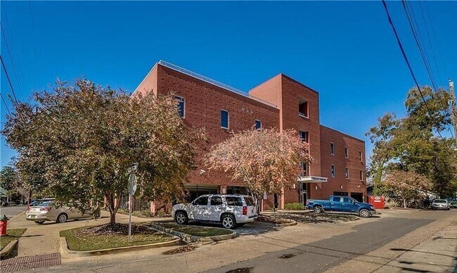 Foto del edificio - Stylish 2 Bedroom 2 Bath Condo @ Crimson Commons Available Fall 2026! Apply Now!