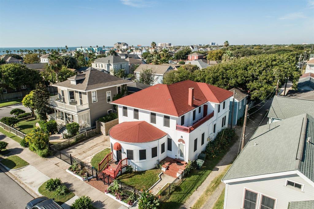 1919 25th St Unit Up, Galveston, TX 77550 Room for Rent in Galveston