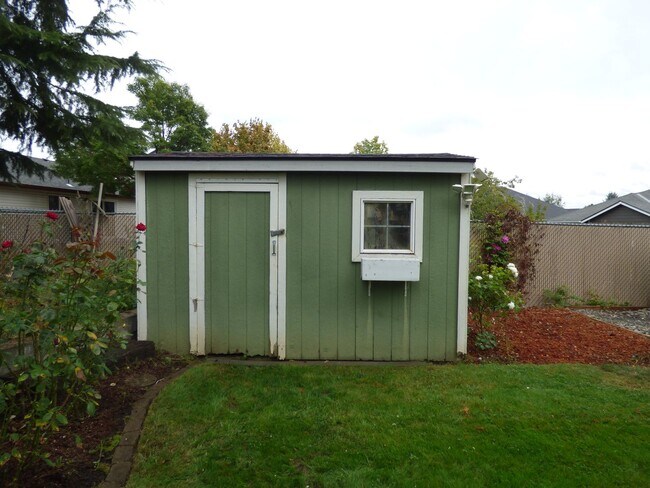 Building Photo - 3 bed 2 bath in Northeast Salem