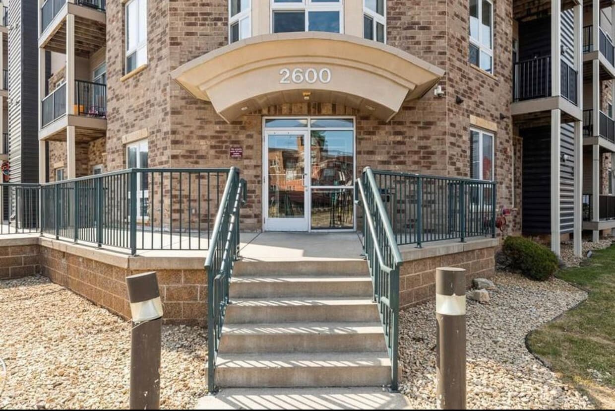 Primary Photo - 2600 University Ave SE