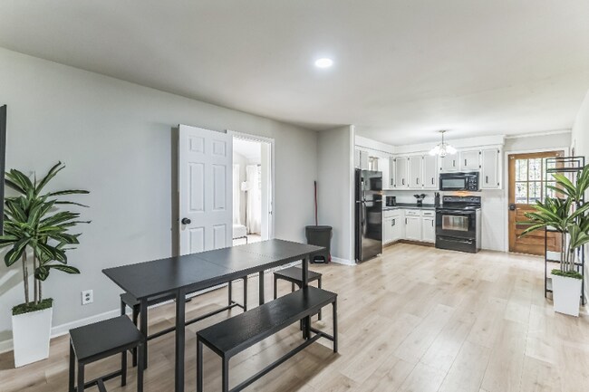 Building Photo - 2265 Wildwood Dr