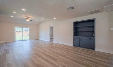 Building Photo - 5502 Hewitt Dr