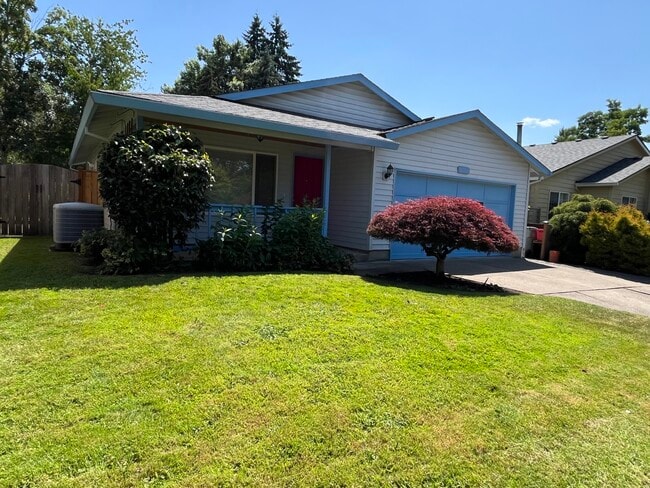 Front of house with covered porch - 15354 SW Clifford Ct