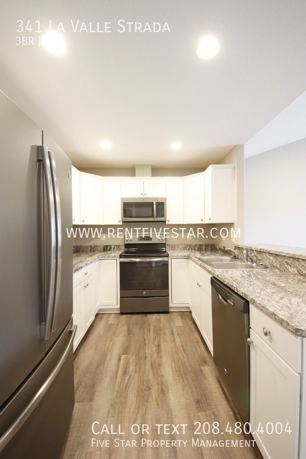 Building Photo - 341 La Valle Strada Ln