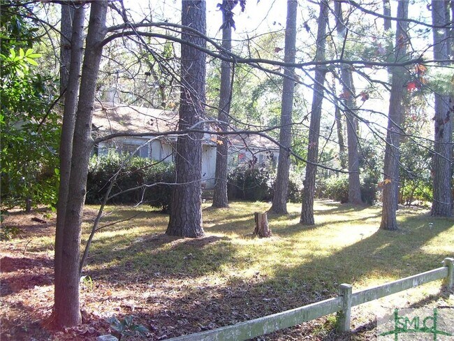Building Photo - 5 Ave of Pines