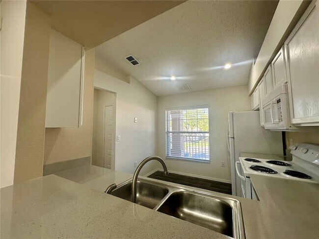 Foto del edificio - 13348 Fairway Glen Dr