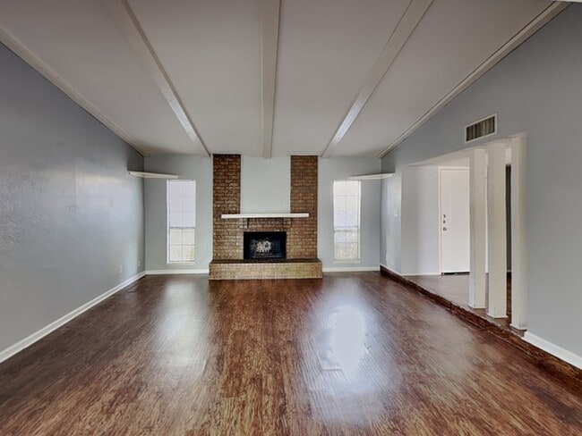 Building Photo - 7439 Oakmore Dr