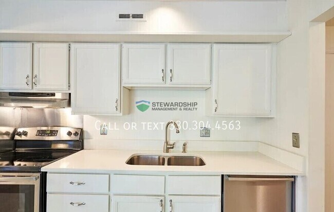 Foto del edificio - 77 Atterbury Blvd