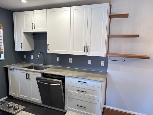 Foto del edificio - 2 BR/2BA Kensington Condominium with Garage