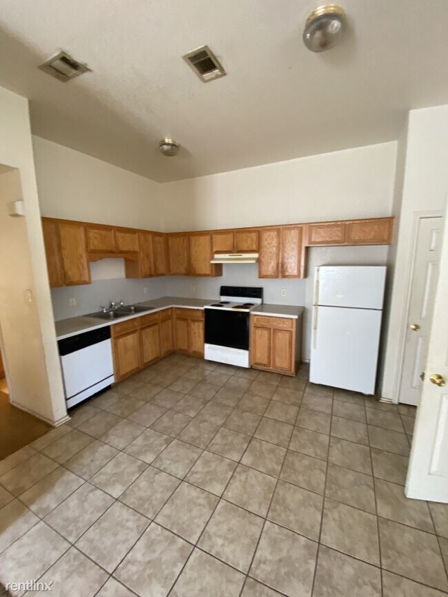 Building Photo - 3 br, 2 bath Duplex - 4303 July Dr Unit B