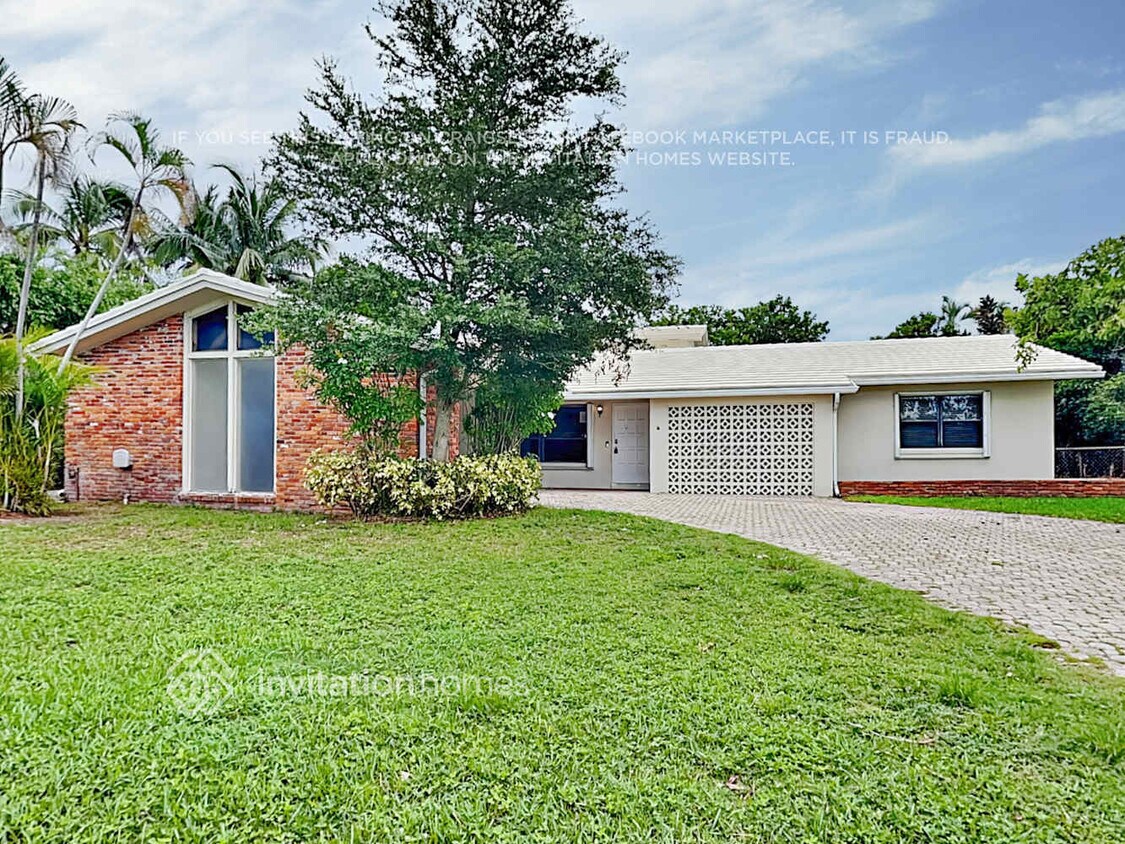 Foto principal - 7700 W Lake Dr