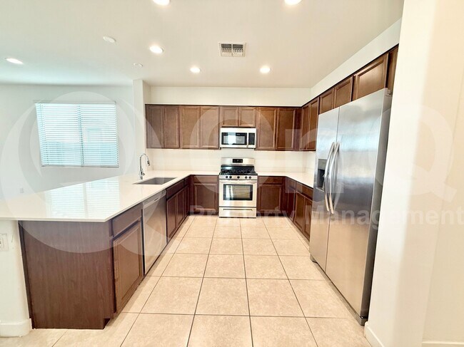Foto del edificio - 1236 E Irwin Ave
