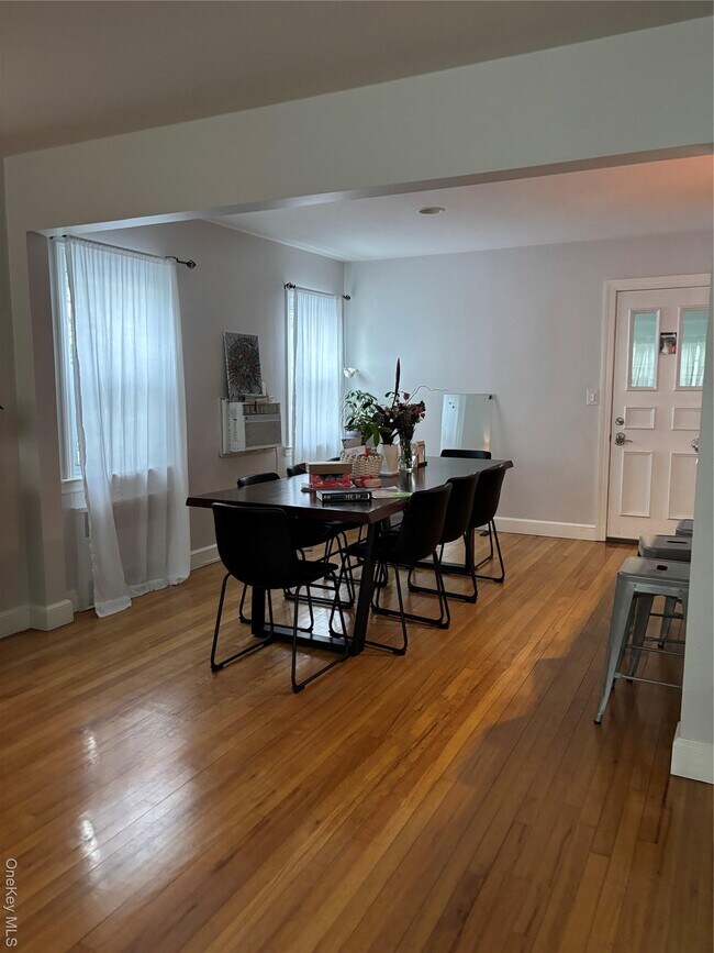 Building Photo - 570 Church Ave