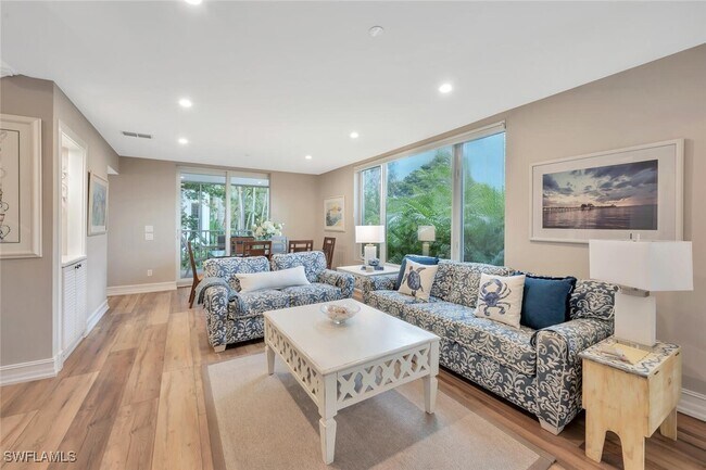 Building Photo - 180 6th Ave S