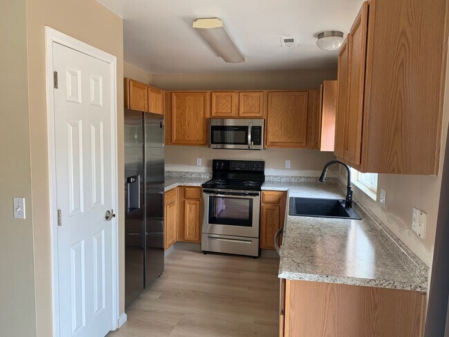 Foto del edificio - Open floorplan in Stetson Hills Rancher!