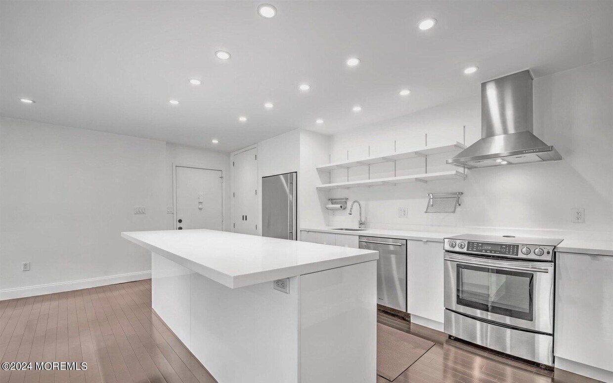 Primary Photo - 35 Amberly Dr