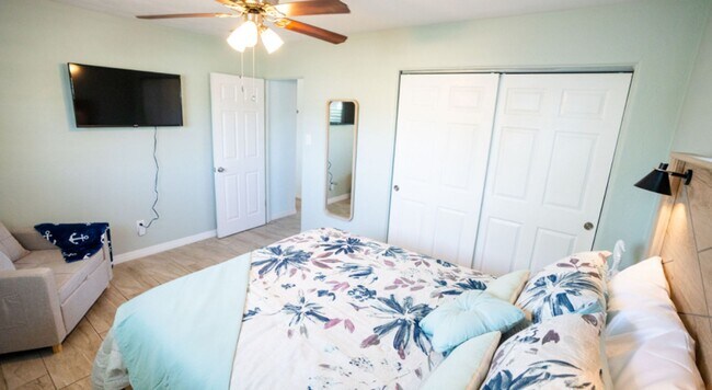 Building Photo - Charming 2 bedroom 1 bathroom beach side home
