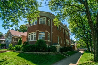 Building Photo - 2247 W Estes Ave