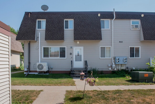 Building Photo - 950 5th Ave W