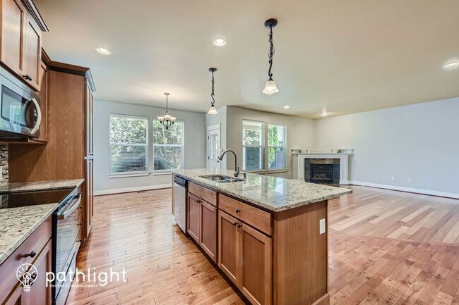 Foto del edificio - 4615 205th St Ct E