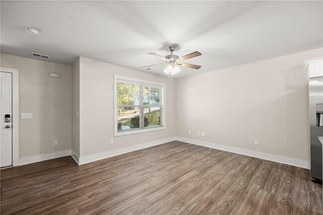 Building Photo - 3420 Auburn Dr