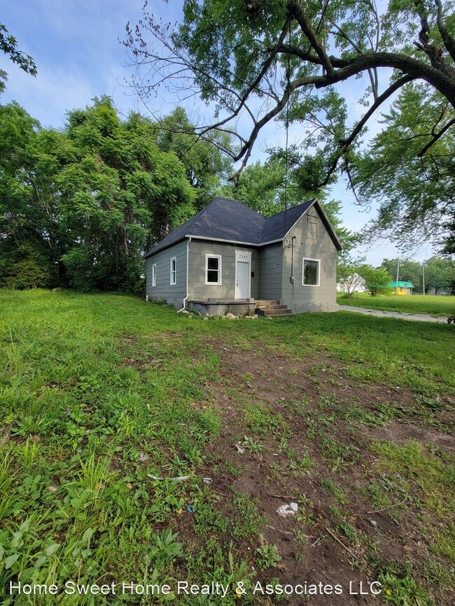 Building Photo - 2 br, 1 bath House - 2347 N Lyon Ave