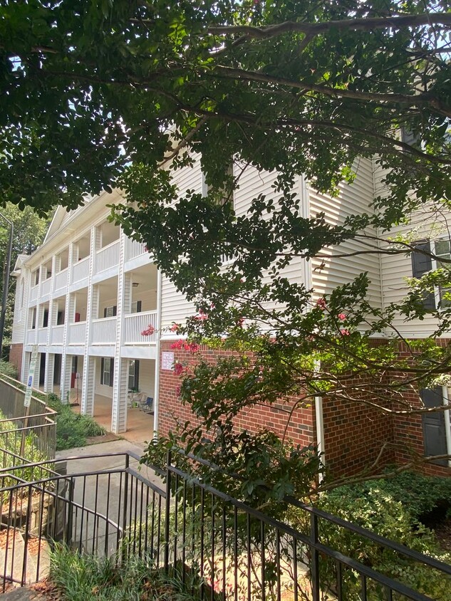 Foto principal - 2 bedroom / 2 bathroom - 3rd floor condo e...