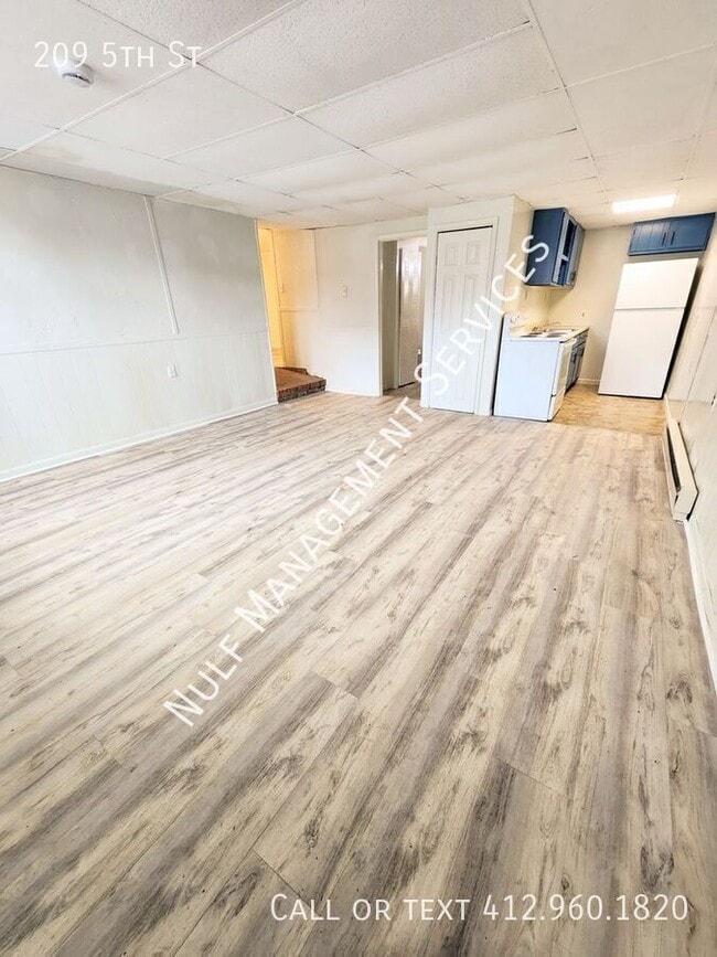 Photo - 209 5th St Apartment