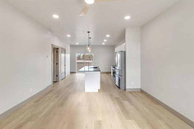 Foto del edificio - Modern 3-Bedroom Home for Rent– Brand New ...